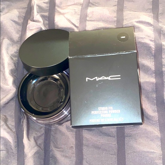 MAC COSMETICS Studio Fix Perfecting Powder - Picture 1 of 2